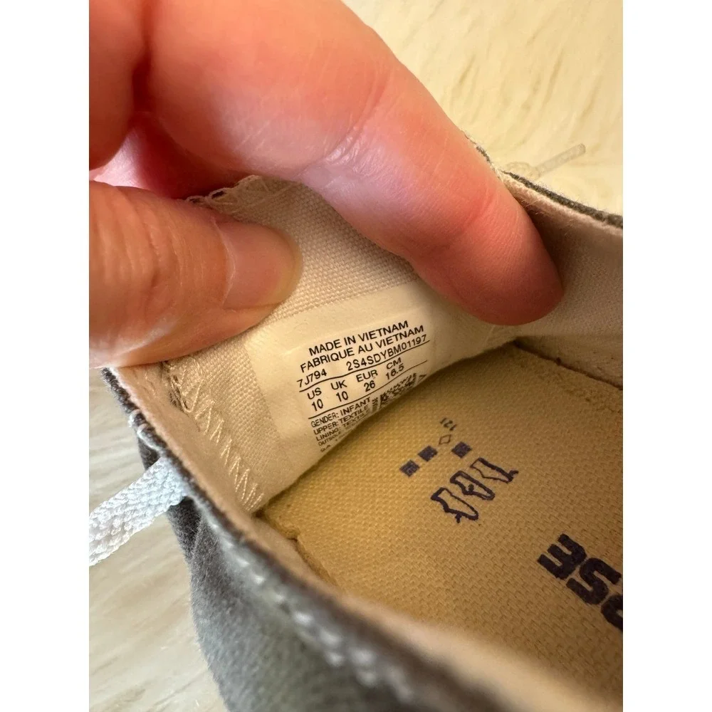Gray‎ converse size 10 GUC